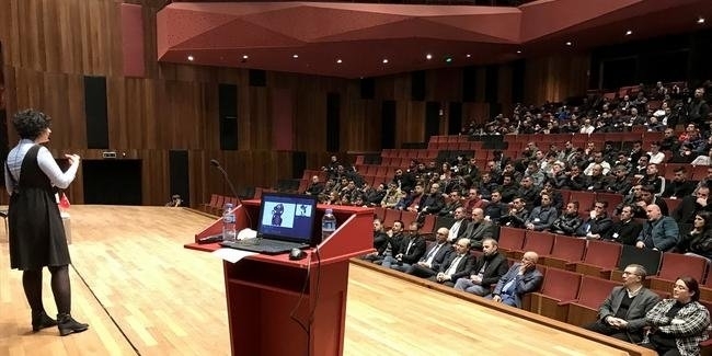 İstanbul'daki valelere iletişim eğitimi